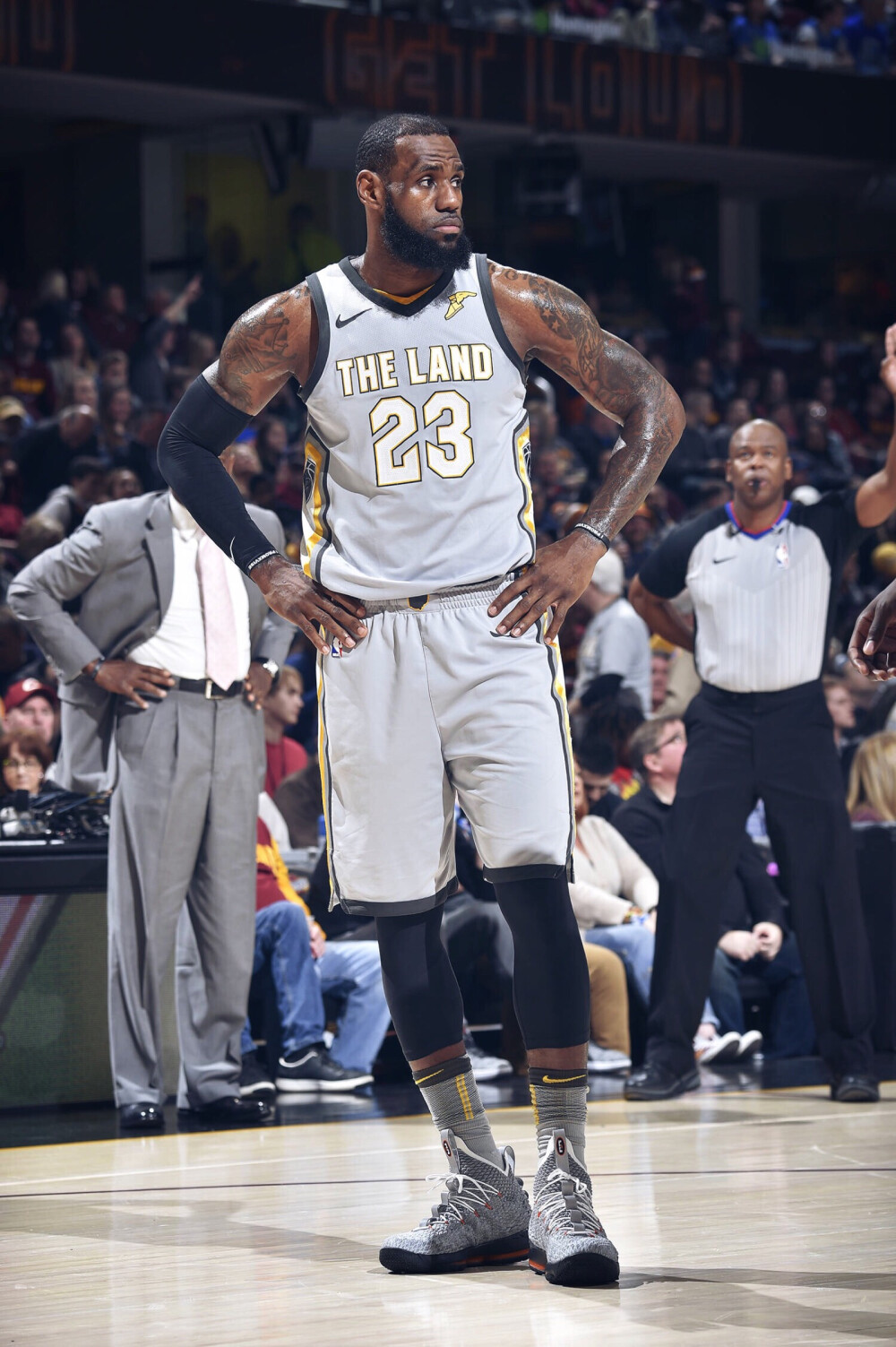 追身夹击 追身夹击